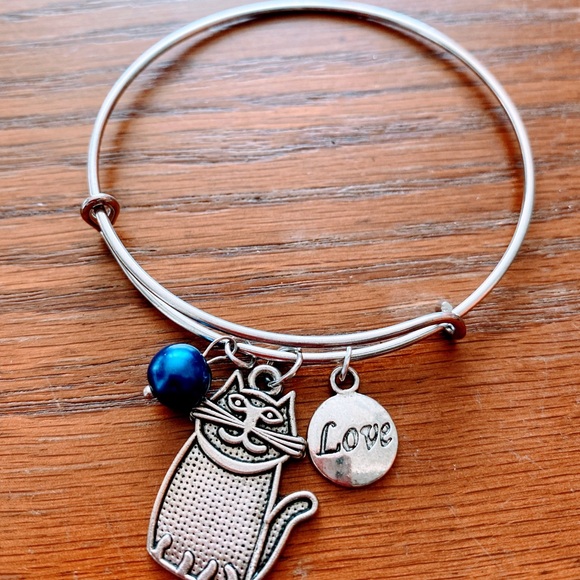 Cat charm bangle bracelet - Picture 2 of 2